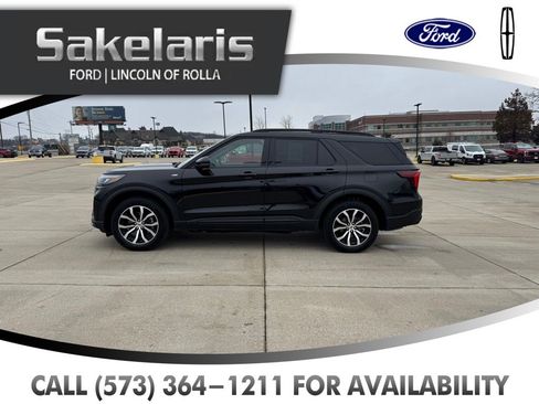 Certified 2025 Ford Explorer ST-Line AWD/4WD image 5