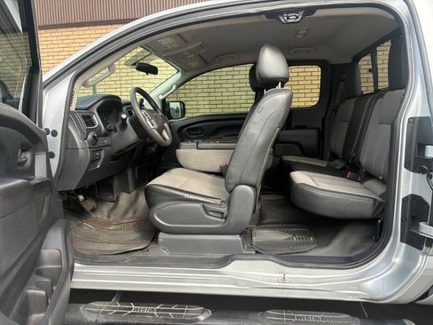 Used 2017 Nissan Titan S image 19