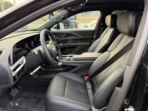 Used 2025 Cadillac Lyriq Luxury image 22