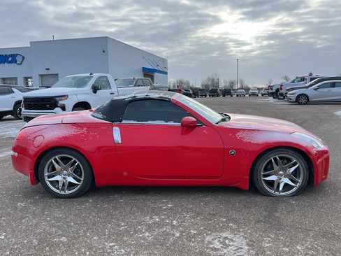 Used 2009 Nissan 350Z Touring image 7