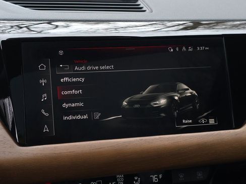 Used 2022 Audi e-tron GT Premium Plus image 37