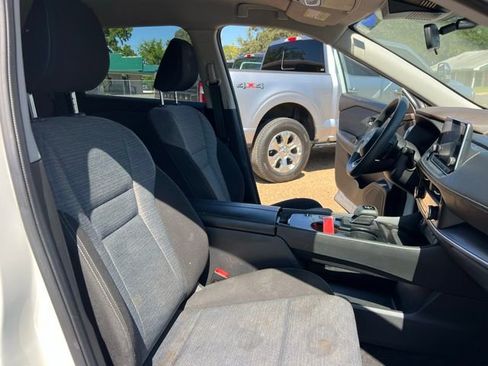 Used 2023 Nissan Rogue SV image 30