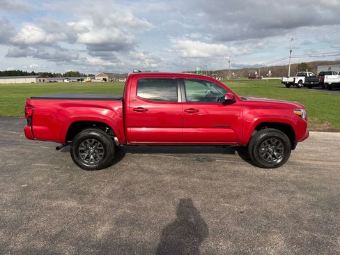 Used 2023 Toyota Tacoma SR5 w/ Technology Package image 7