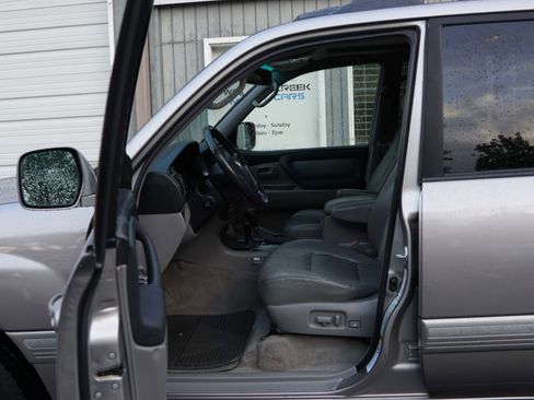Used 2004 Toyota Land Cruiser image 37