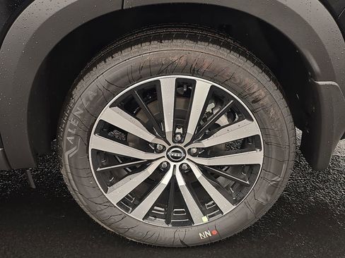 New 2025 Nissan Pathfinder Platinum image 11