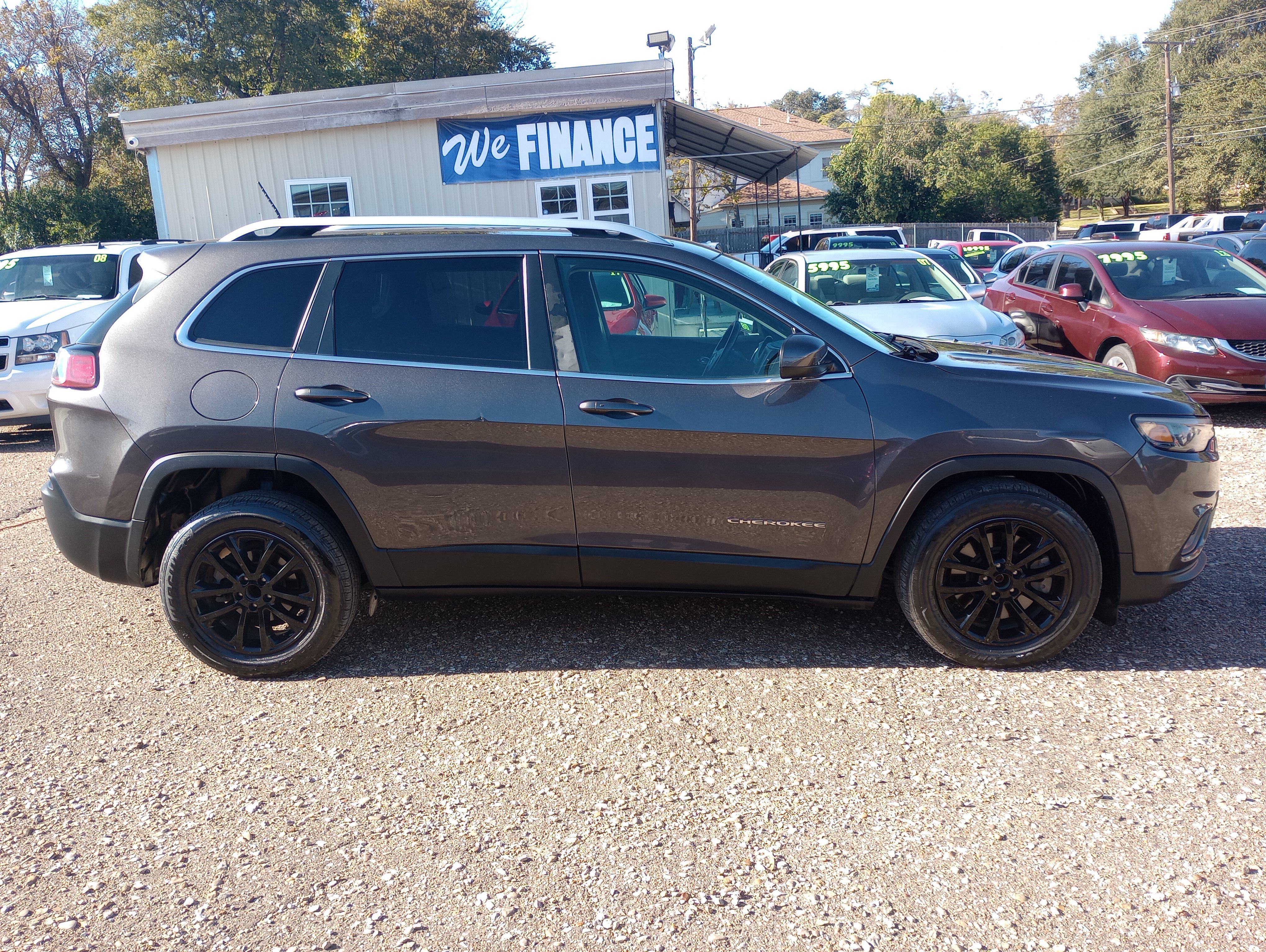 Used 2019 Jeep Cherokee Latitude Plus FWD image 8