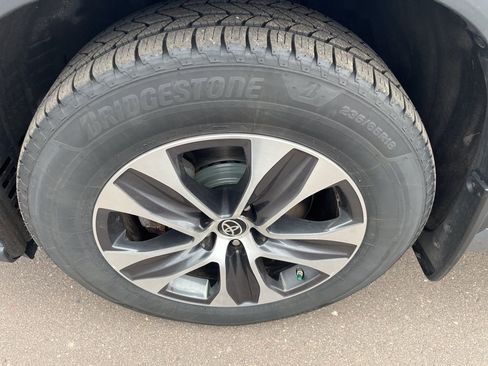 Used 2021 Toyota Highlander XLE AWD/4WD image 33