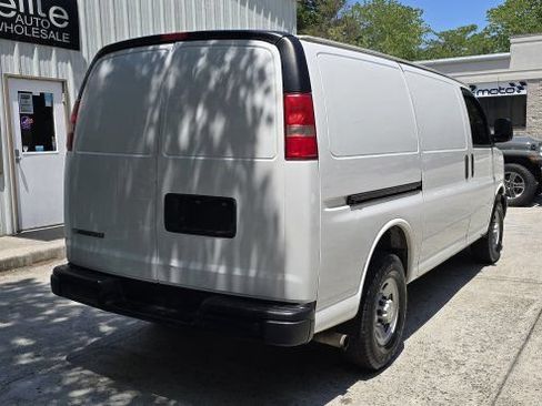 Used 2018 Chevrolet Express 2500 w/ Driver Convenience Package RWD image 5
