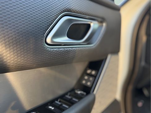 Used 2019 Land Rover Range Rover Velar R-Dynamic SE AWD/4WD image 16