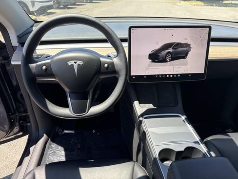 Used 2023 Tesla Model Y 2WD image 18