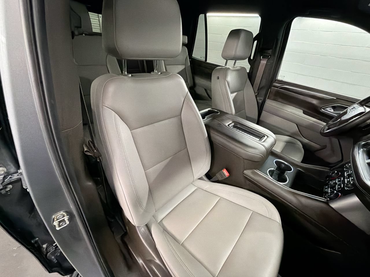 Used 2024 Chevrolet Tahoe Z71 w/ Luxury Package AWD/4WD image 28