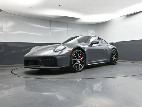 Certified 2026 Porsche 911 GTS image 32