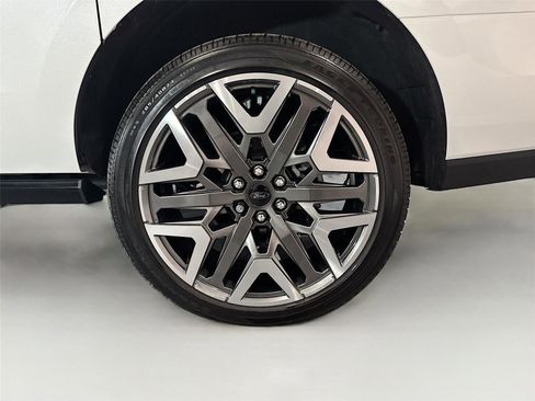 Used 2025 Ford Expedition Max Platinum w/ Platinum Ultimate Package AWD/4WD image 33