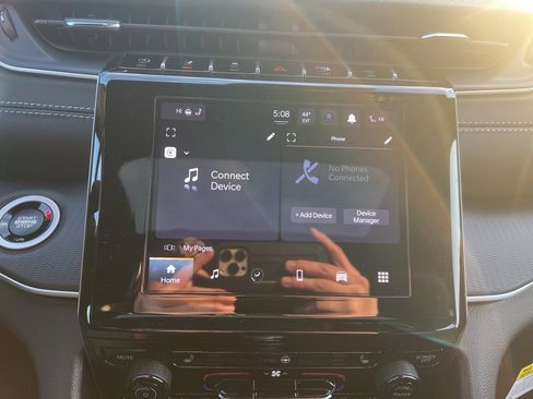 New 2025 Jeep Grand Cherokee Altitude image 28