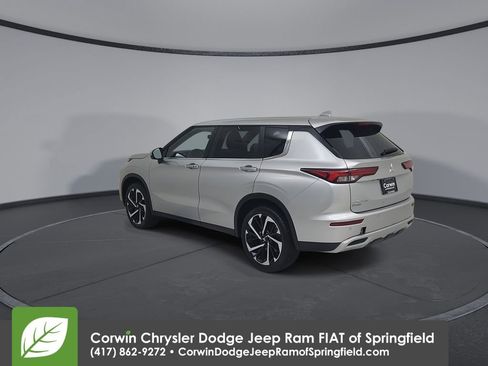 Used 2024 Mitsubishi Outlander SE image 11