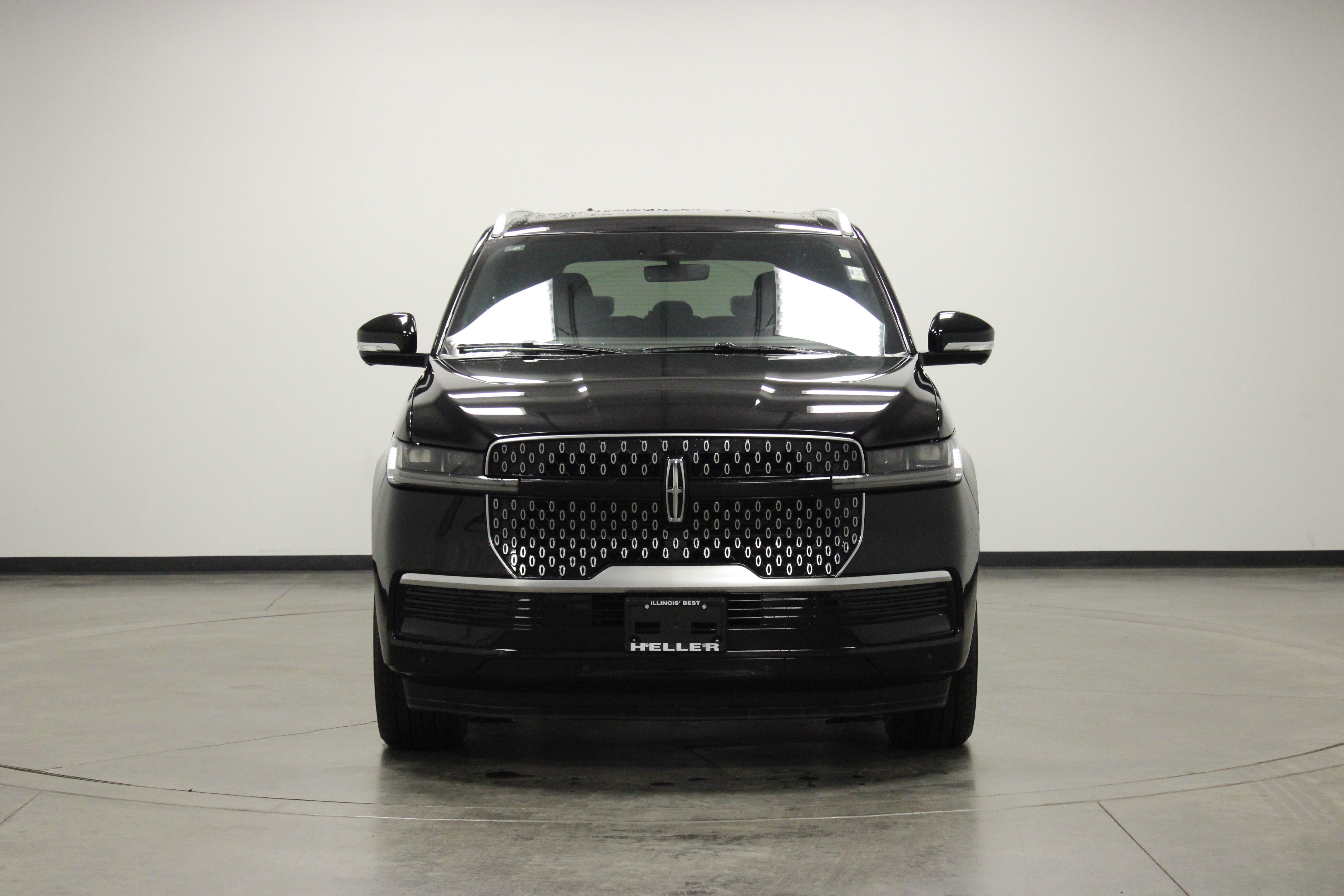 Used 2025 Lincoln Navigator Reserve AWD/4WD image 3
