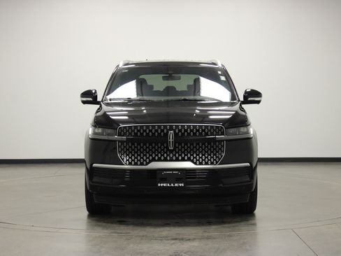 Used 2025 Lincoln Navigator Reserve AWD/4WD image 3