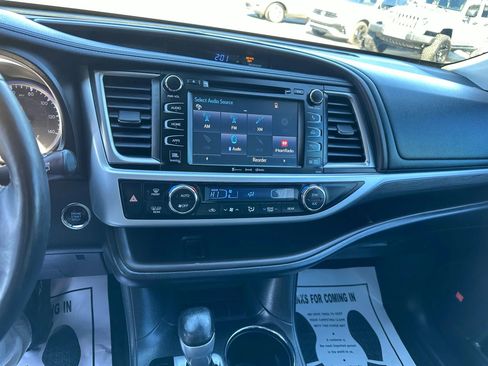 Used 2018 Toyota Highlander Limited Platinum image 8