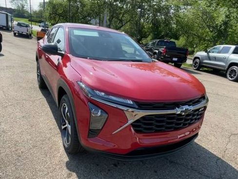 New 2026 Chevrolet Trax RS w/ Driver Confidence Package FWD image 4