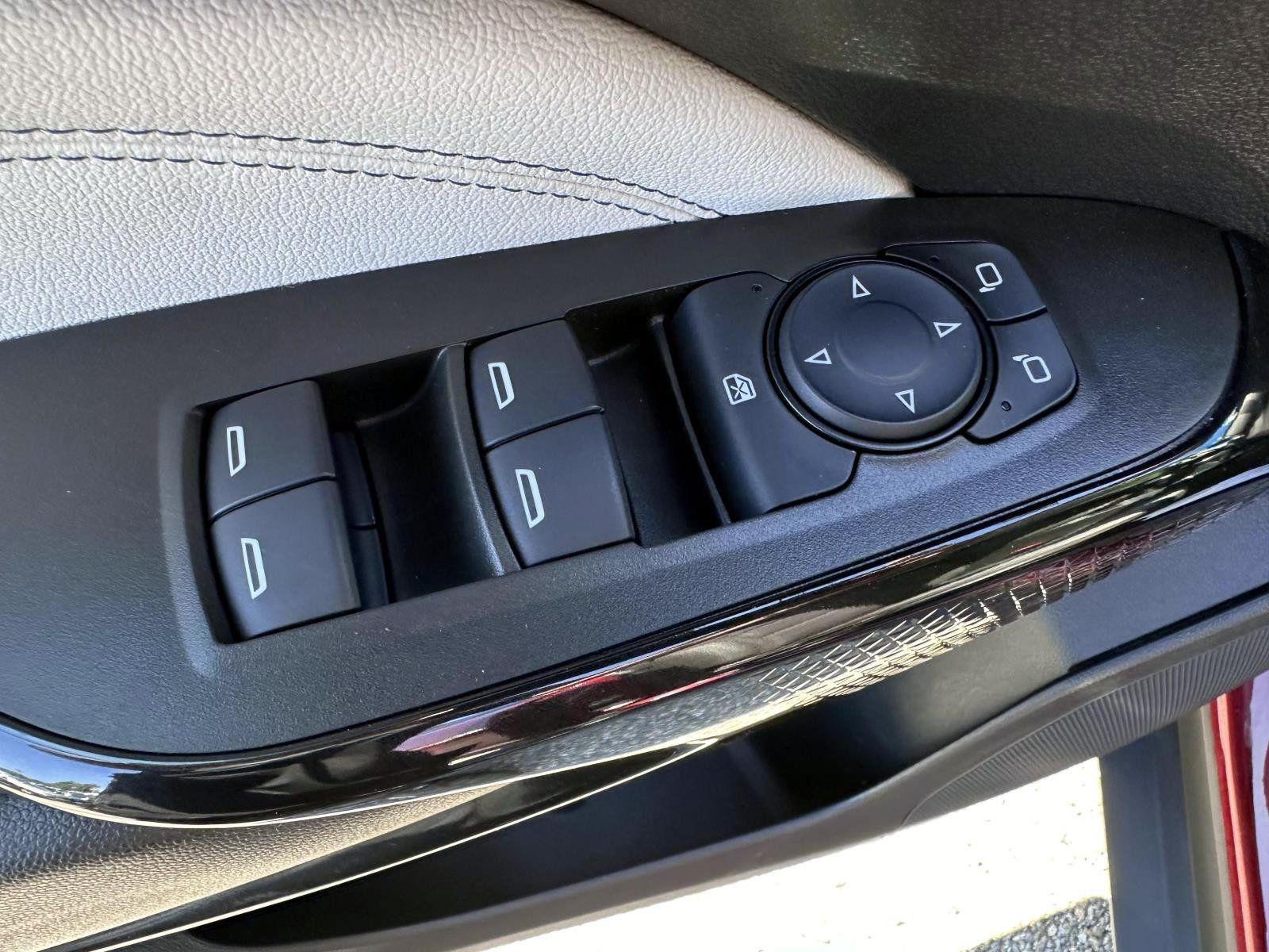 Used 2024 Chevrolet Trax LT w/ Driver Confidence Package FWD image 9