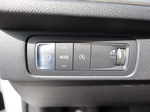 Used 2025 Chevrolet Traverse LT FWD image 18