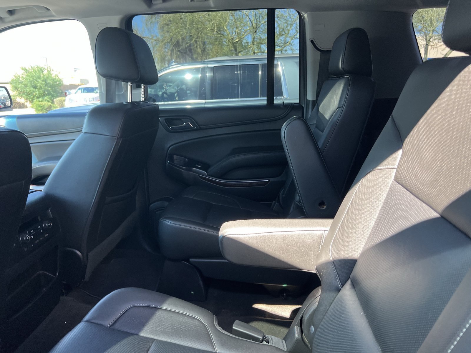 Used 2018 GMC Yukon XL SLT w/ Open Road Package AWD/4WD image 9