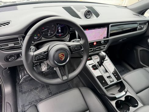 Certified 2026 Porsche Macan AWD/4WD image 4