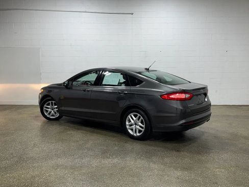 Used 2015 Ford Fusion SE FWD image 4