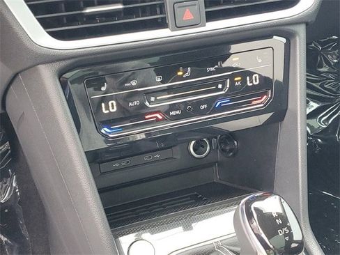 New 2026 Volkswagen Taos SE image 25