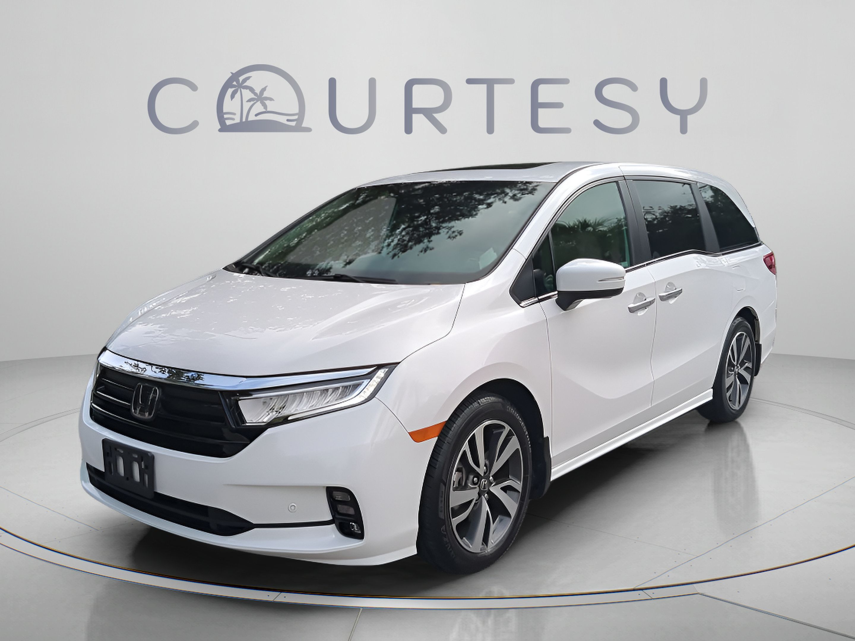 Used 2024 Honda Odyssey Touring image 2