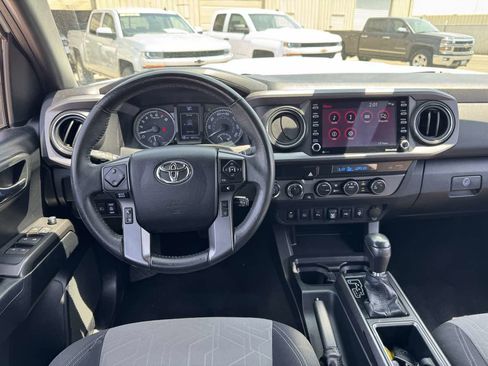 Used 2021 Toyota Tacoma TRD Sport w/ Technology Package image 27