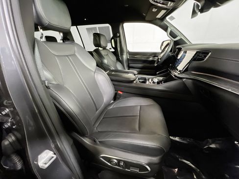 Used 2022 Jeep Wagoneer Series III w/ Flexible Seating Group image 30