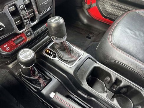 Certified 2018 Jeep Wrangler Unlimited Rubicon w/ Dual Top Group image 36