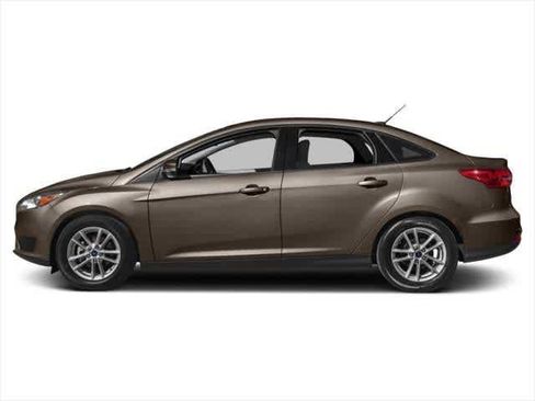 Used 2015 Ford Focus SE image 3