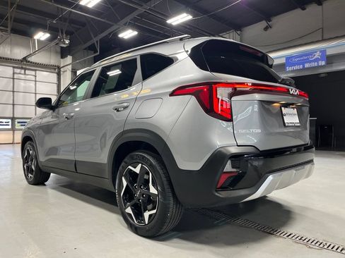 Used 2024 Kia Seltos EX AWD/4WD image 5