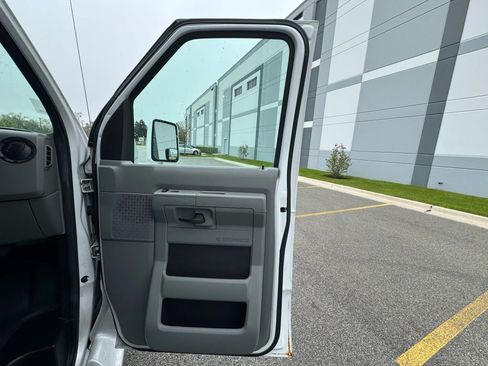 Used 2011 Ford E-450 and Econoline 450 Super Duty w/ Shuttle Bus Prep Pkg image 18