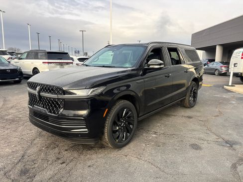 New 2026 Lincoln Navigator L Reserve w/ Jet Appearance Package image 3