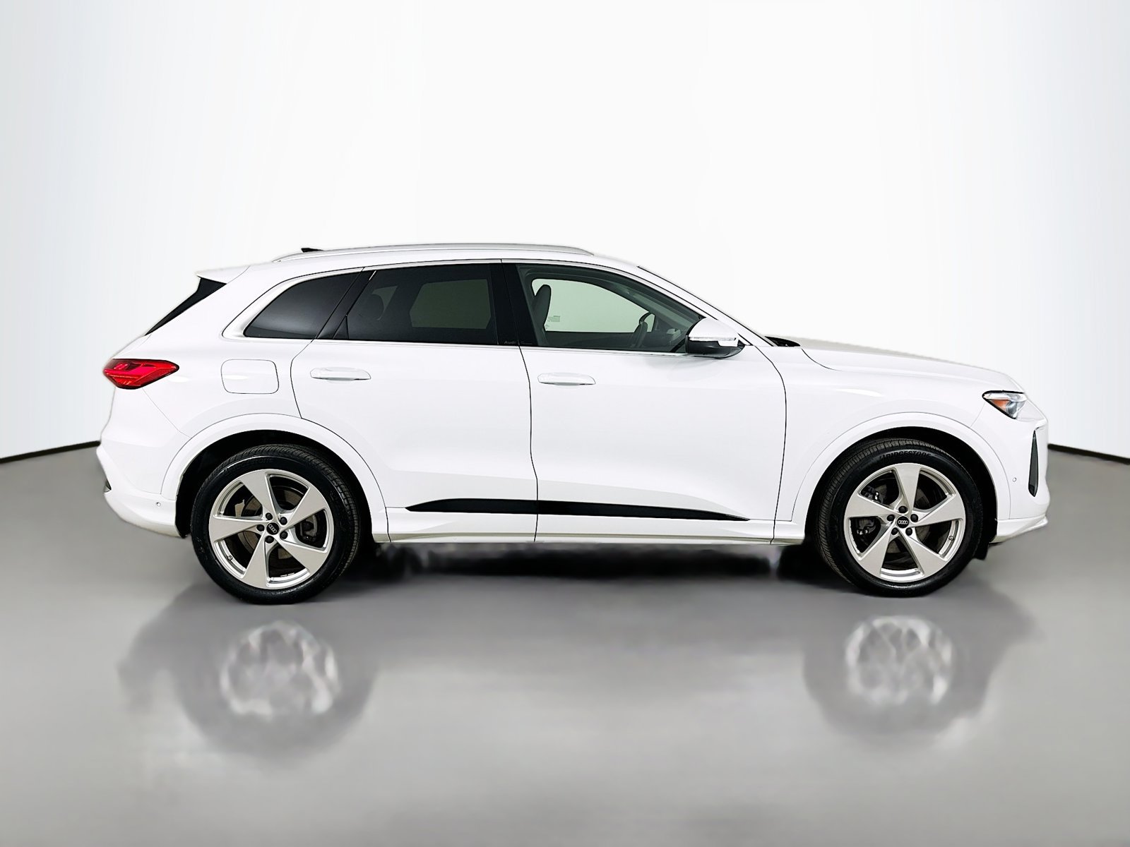 Certified 2025 Audi Q5 Prestige AWD/4WD image 4