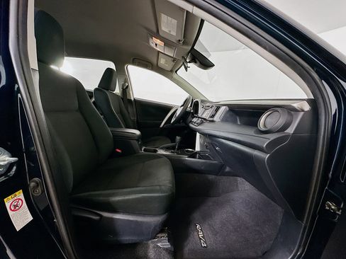 Used 2018 Toyota RAV4 LE image 29