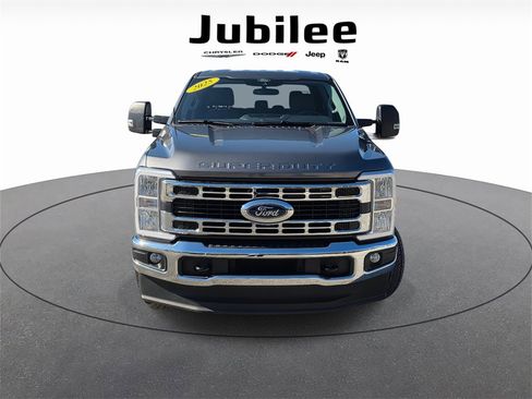 Used 2025 Ford F250 XLT image 2