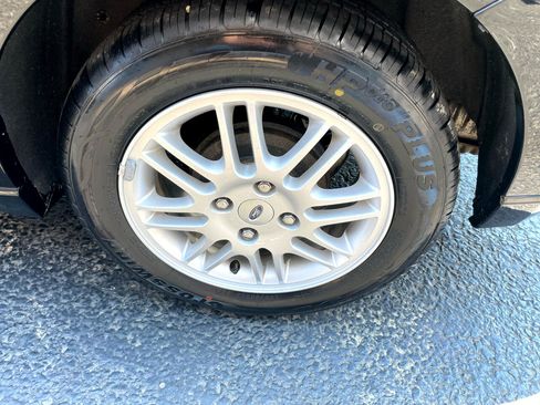 Used 2010 Ford Focus SE image 13