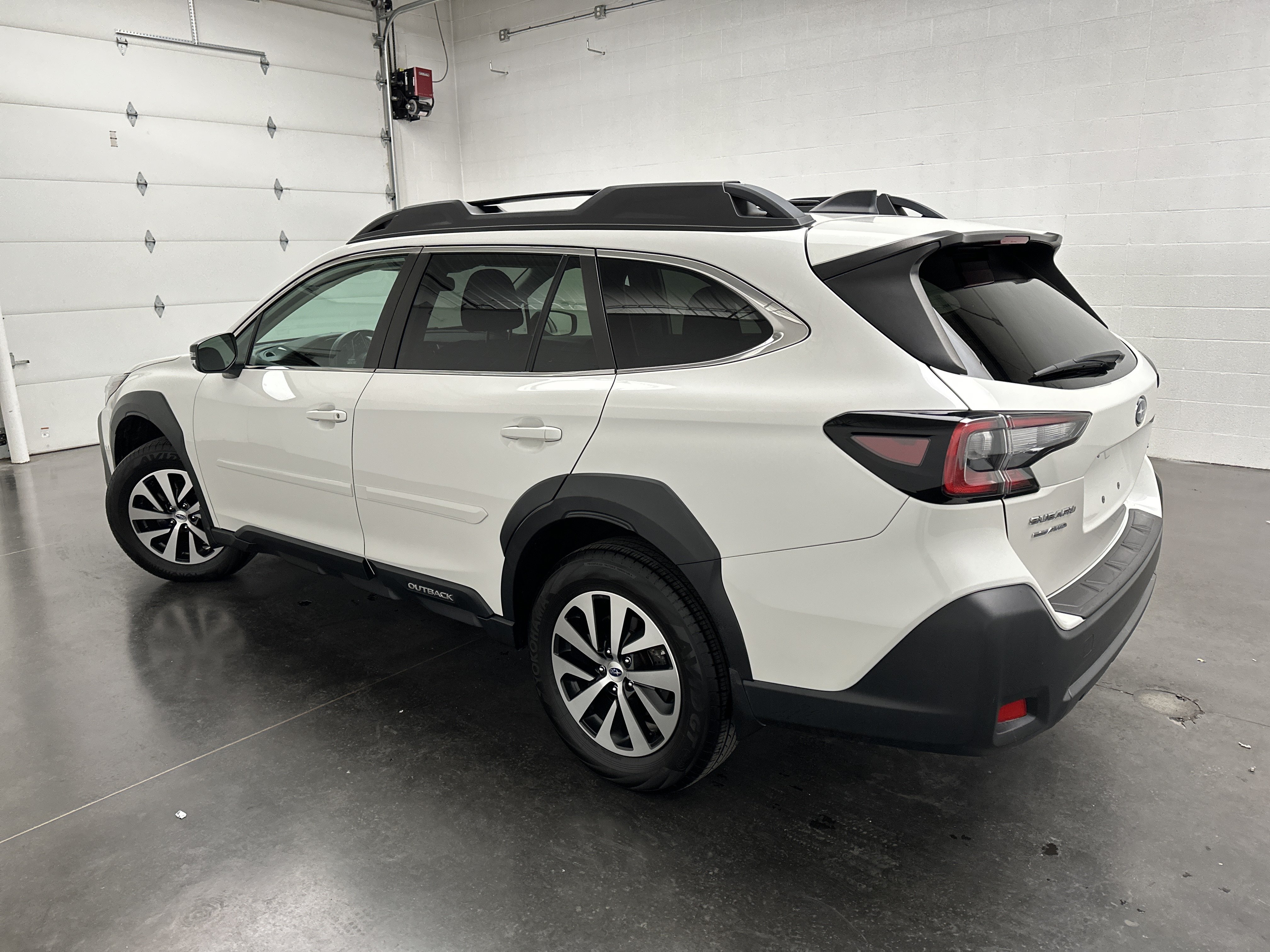 Used 2025 Subaru Outback Premium AWD/4WD image 6