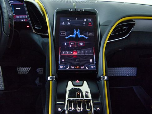 Certified 2021 Ferrari Roma RWD image 12