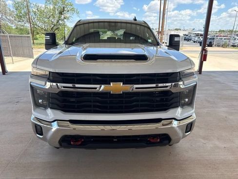 Used 2024 Chevrolet Silverado 2500 LT AWD/4WD image 2