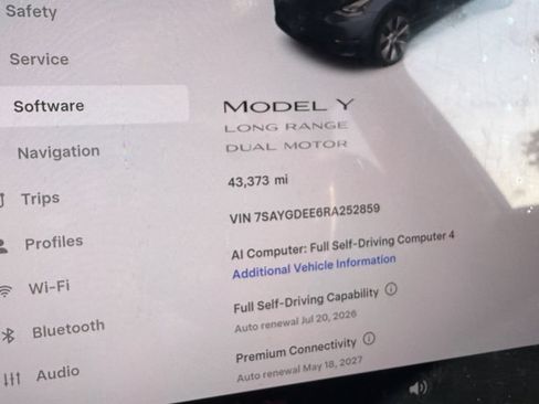 Used 2024 Tesla Model Y Long Range AWD/4WD image 5
