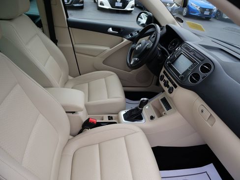 Used 2017 Volkswagen Tiguan Wolfsburg Edition AWD/4WD image 28