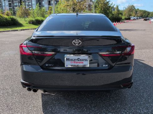 Used 2026 Toyota Camry SE FWD image 5