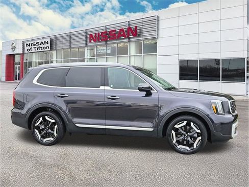 Used 2025 Kia Telluride S FWD image 3