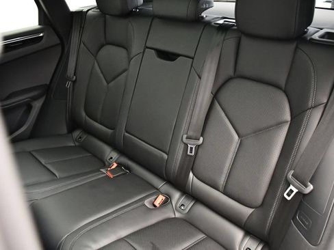 Certified 2025 Porsche Macan AWD/4WD image 46