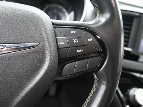 Used 2020 Chrysler Pacifica Touring w/ S Appearance Package FWD image 31